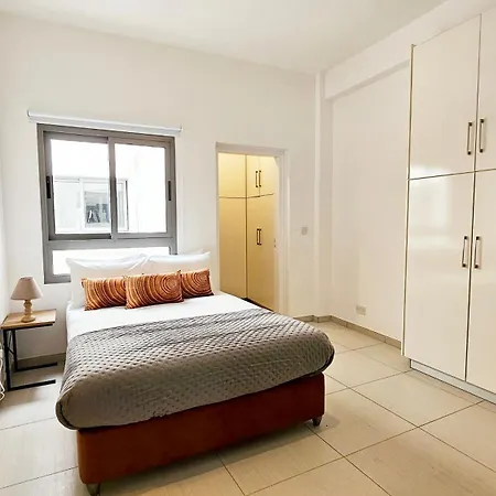 Phaedrus Living Ledras Residences 103 דירה