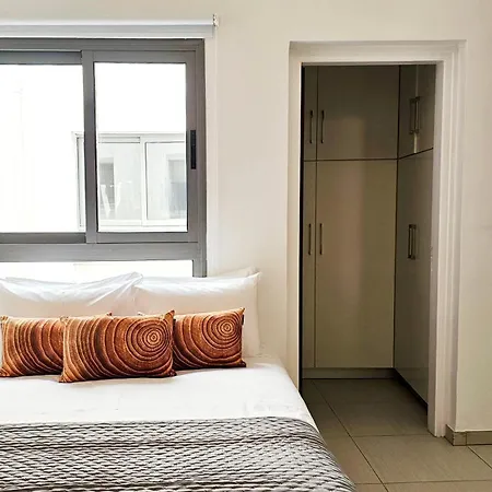 Phaedrus Living Ledras Residences 103 *